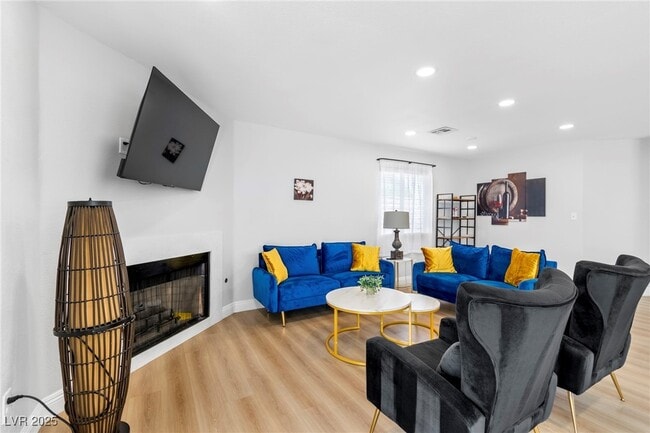 Building Photo - 2701 Sattley Cir