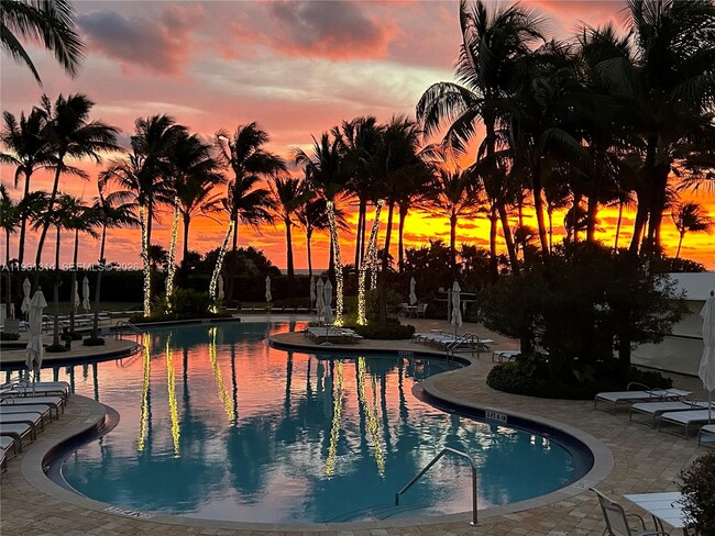 Building Photo - 100 South Pointe Dr