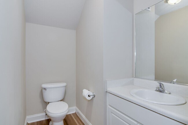 Building Photo - 3 Bedroom 2.5 Bath - Over Half Acre Lot!