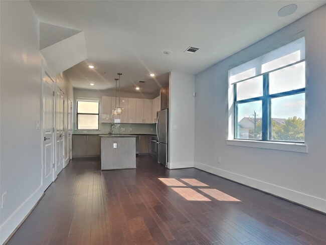 Building Photo - 2401 Crawford St