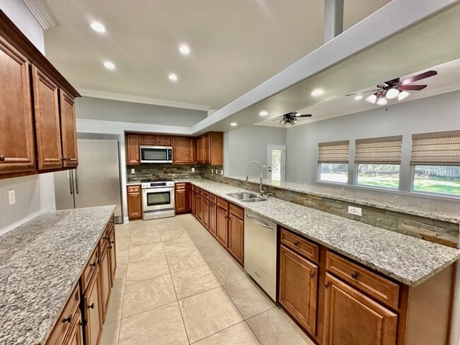 Building Photo - 209 Coral Dr SW