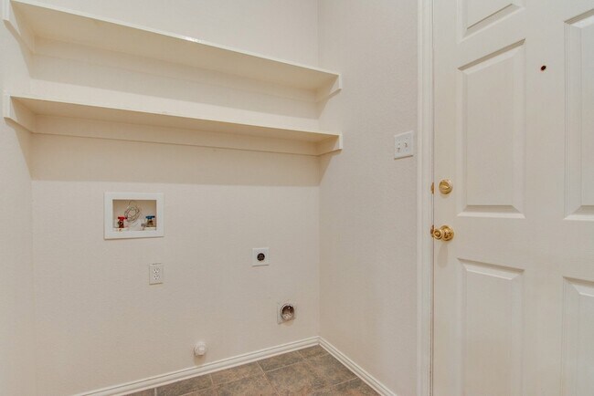 Building Photo - 1133 Hillwood Dr