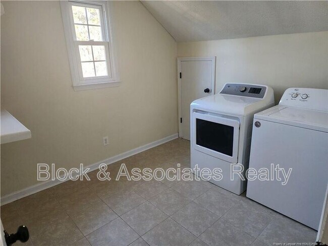 Building Photo - 3460 McChoen Dr
