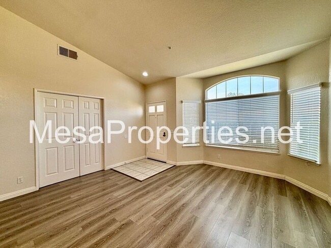 Building Photo - 2816 W Fairview Dr