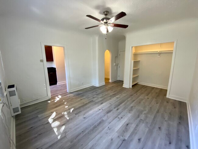 Building Photo - 206 S Coronado St