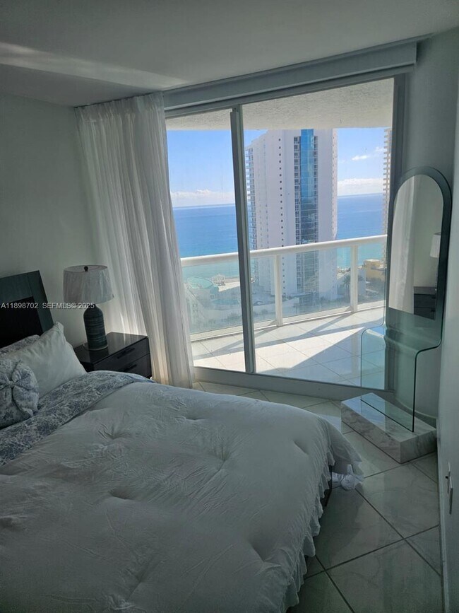 Building Photo - 16400 Collins Ave