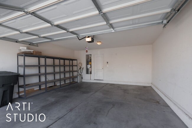 Building Photo - ***Sunset Greens 3 Bedroom 2 Bath Unfurnis...