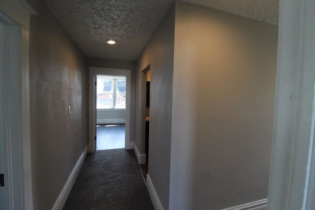 Building Photo - 1306 E Montgomery Ave