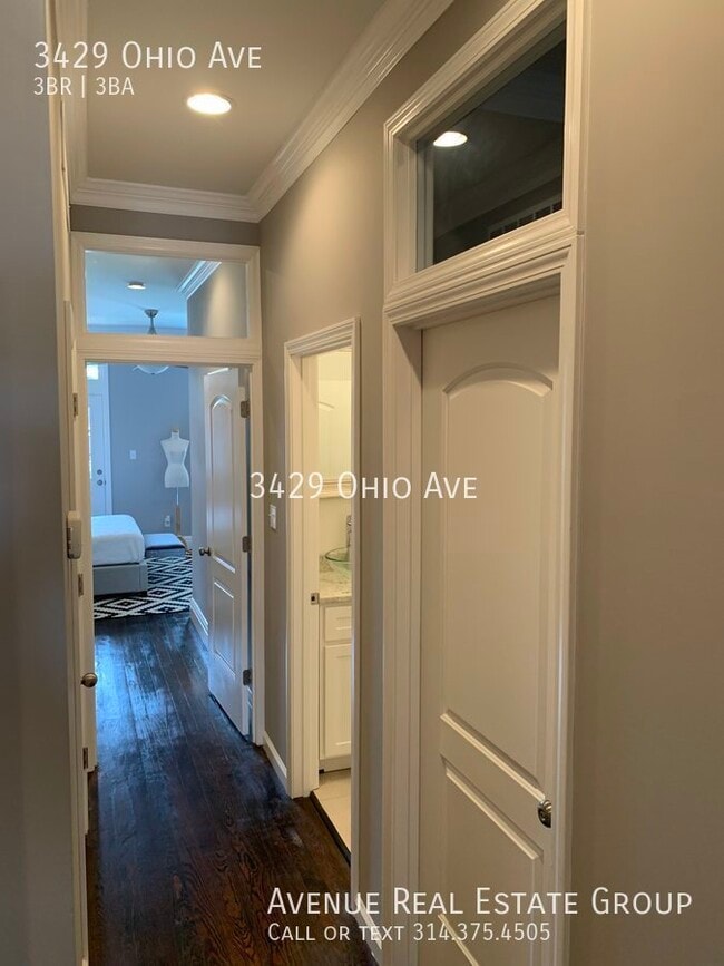 Building Photo - Beautifully Renovated Townhouse