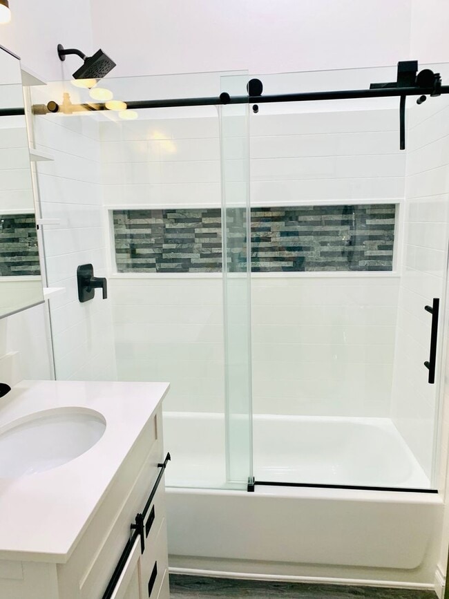 Building Photo - **Move-in Special: $1,000 Off First Month's Rent! 2BD/2BA Condo**