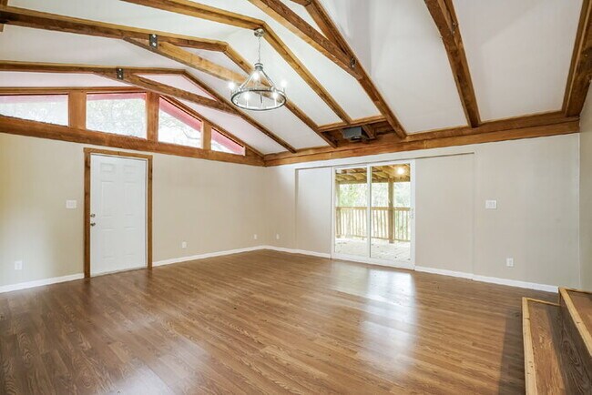 Building Photo - "Charming 3-Bed Sanctuary with Scenic Views in Floral City - 1608 Sq Ft of Comfort!"