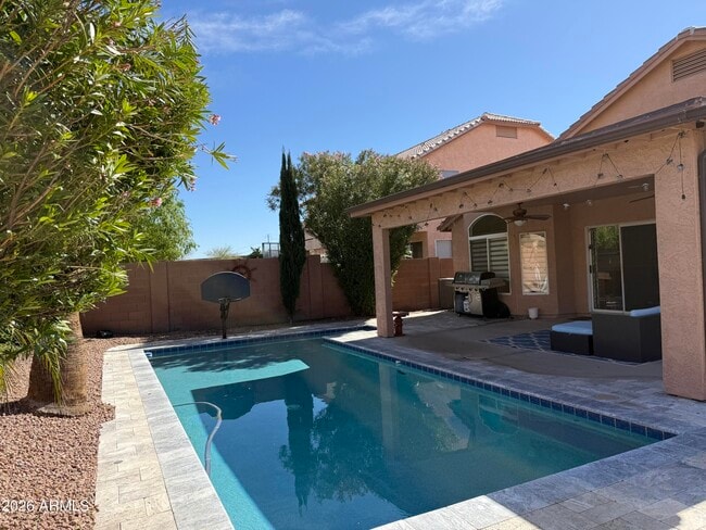 Building Photo - 4422 E Cedarwood Ln