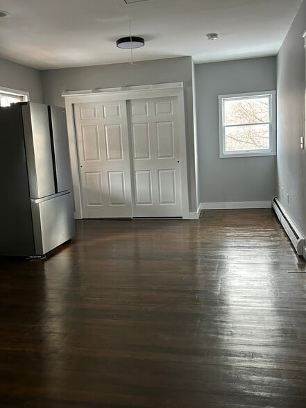 Building Photo - 138 Emery St