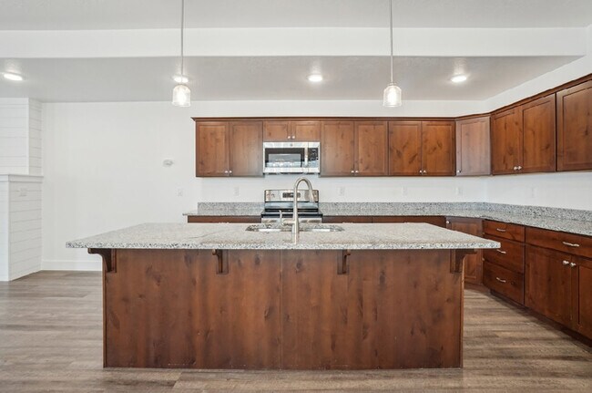 Building Photo - 2918 Pingree Ave E