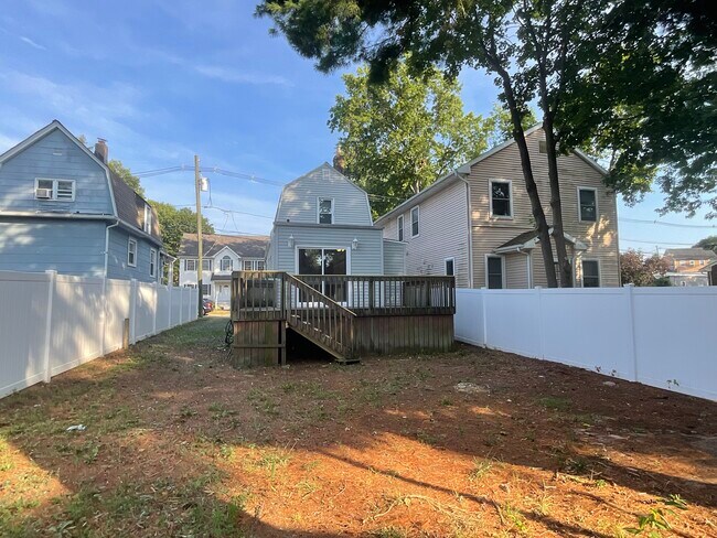 Building Photo - 1605 Parker Rd