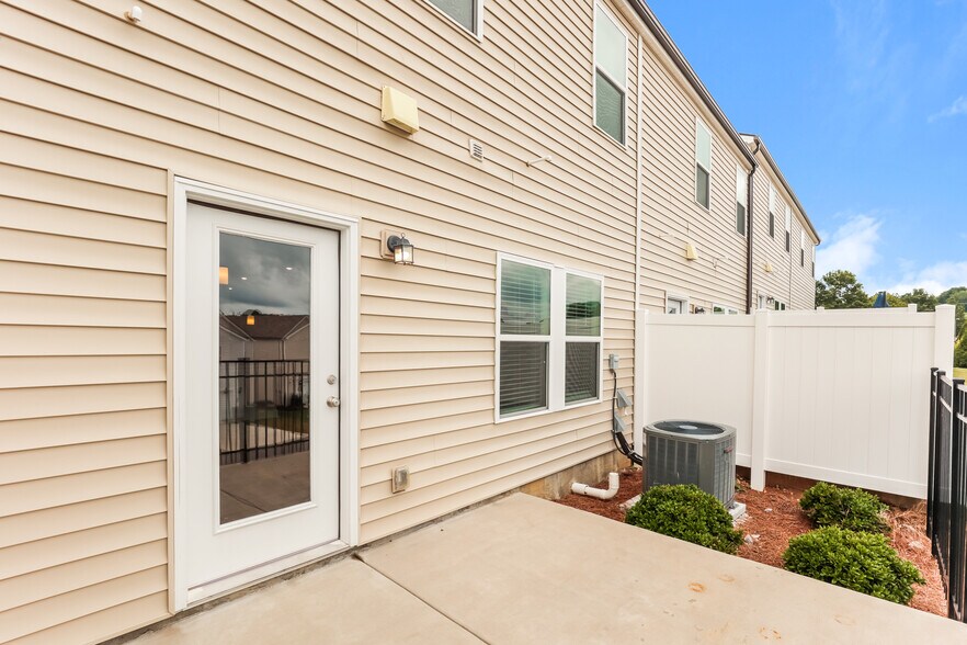 Building Photo - 807 Arrington Wy
