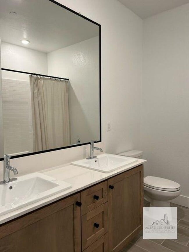 Building Photo - Beautiful Newer 3 Bedrooms 2.5 Baths Home with SOLAR!!!