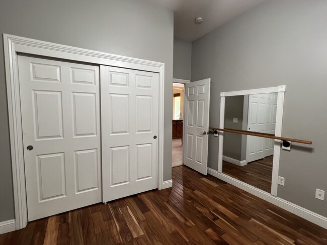 Building Photo - 12309 Thornwood Dr