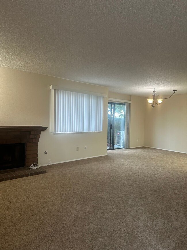 Building Photo - Charming 3-Bed/2.5-Bath Townhome with 2-Car Garage in Garden Grove