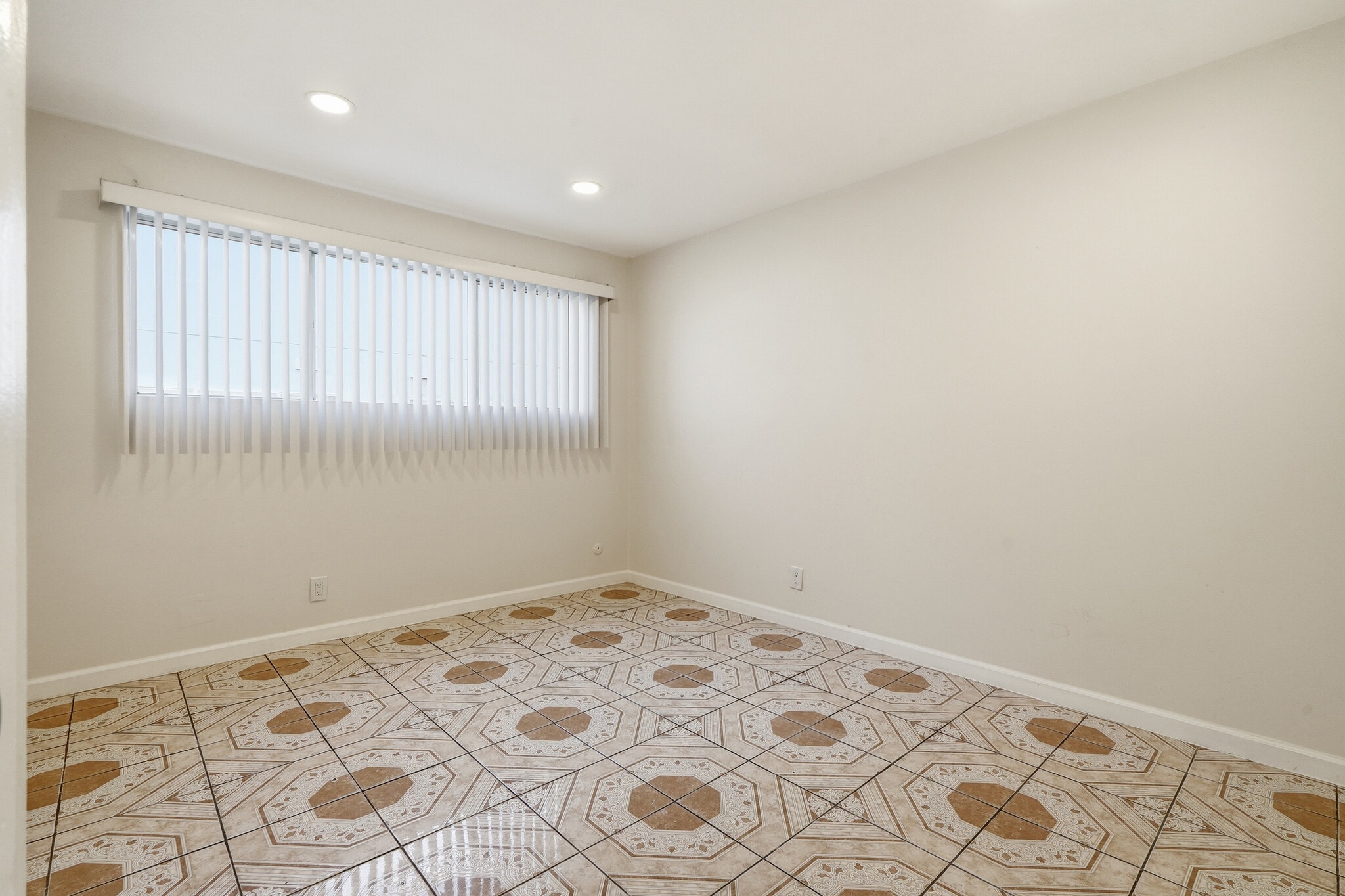 Building Photo - 7924 Woodman Ave