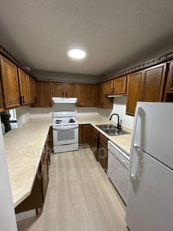 Building Photo - 205 E Arbor Ave