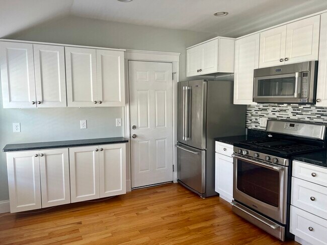 Building Photo - 25 Seymour St