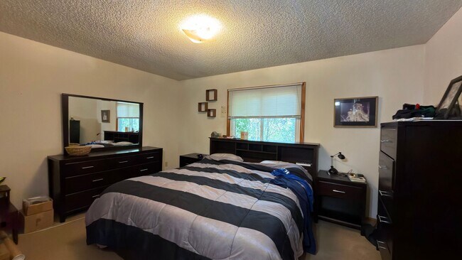 Building Photo - Great Furnished House In Fort Collins with all utilities included