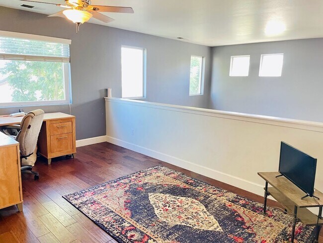 Building Photo - 5 Br 3.5 Ba with pool available soon