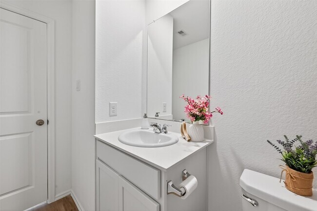 Building Photo - 7402 Clover Chase Dr