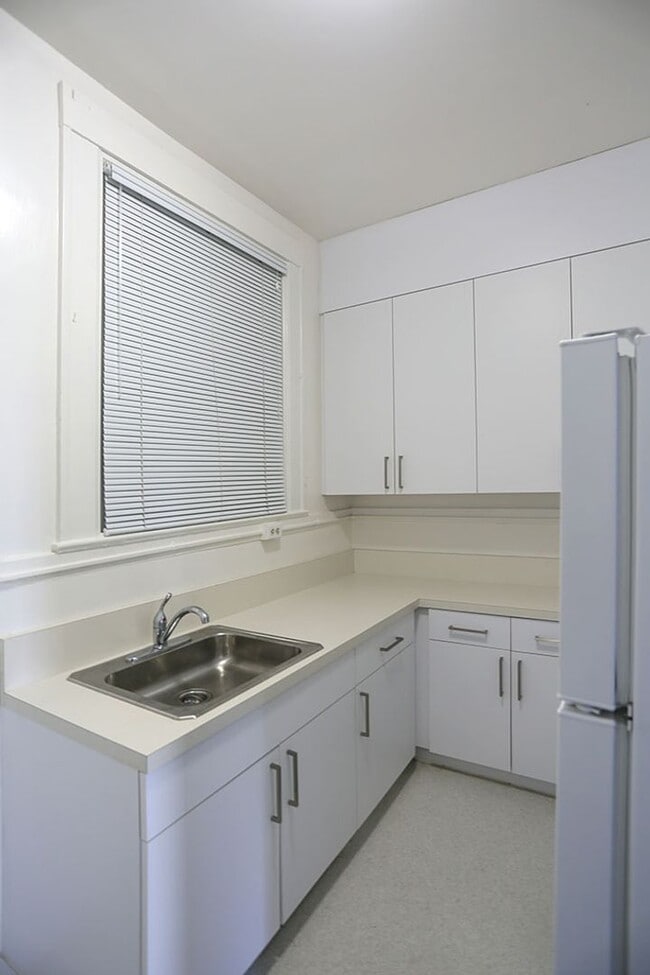 Building Photo - OPEN HOUSE: Sunday (9/21) 1:45pm-2:15pm. C...