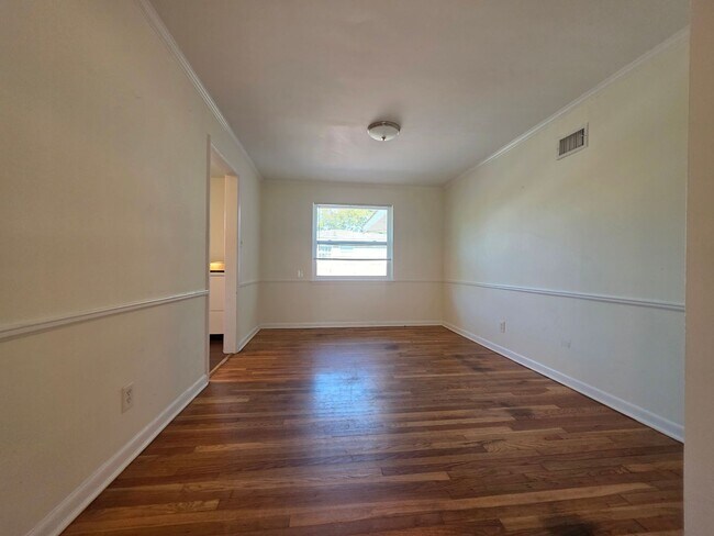 Building Photo - Bull St