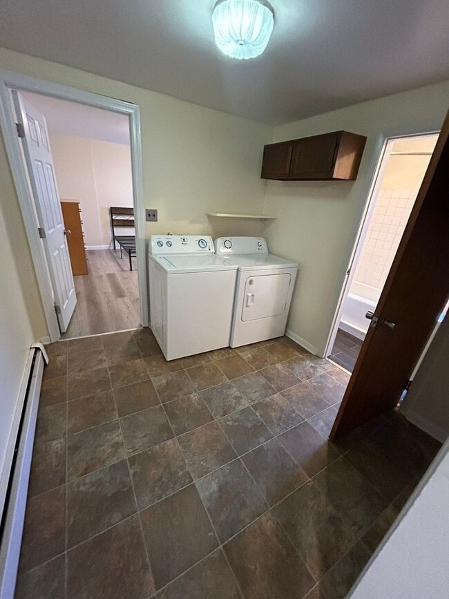 Building Photo - FOUR BEDROOM AVAILABLE - JUNE 1st, 2026