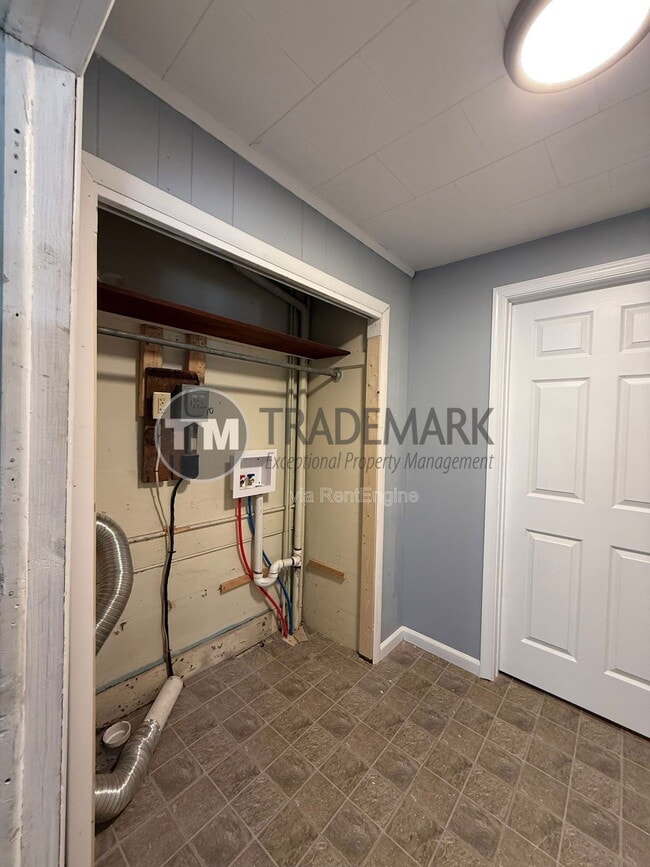 Building Photo - 202 W Church St