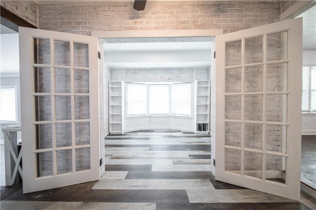 Building Photo - 312 Main St