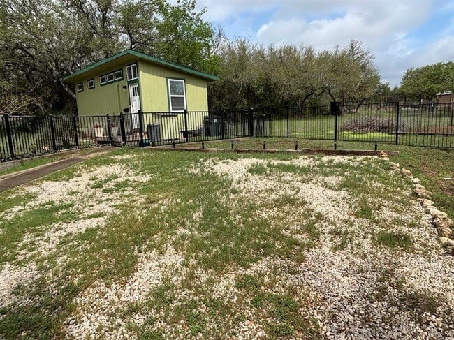 Building Photo - 1002 Spanish Oak Trail