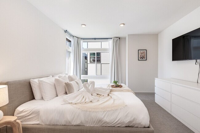 Building Photo - 2114 3rd Ave N