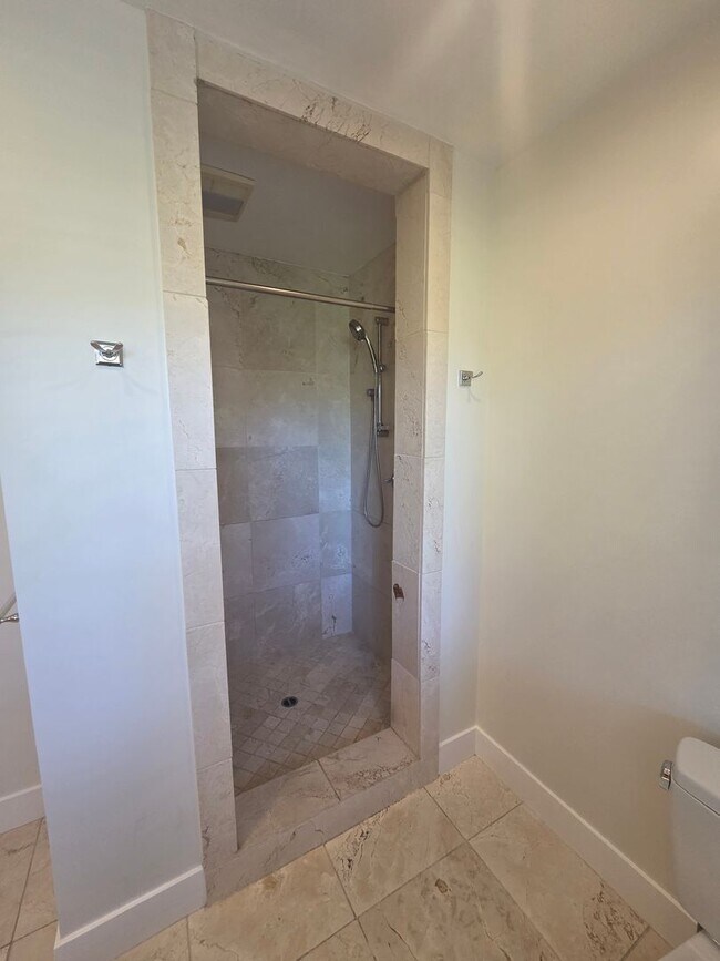 Building Photo - West Side Petaluma Gem- Beautiful 3 bedroom 2 bathroom