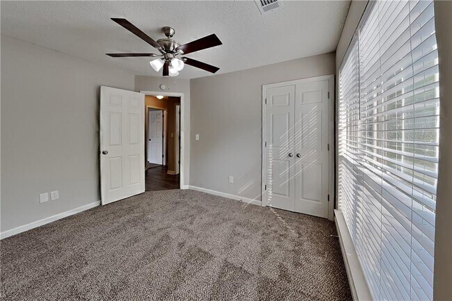 Building Photo - 679 Fernstone Trail