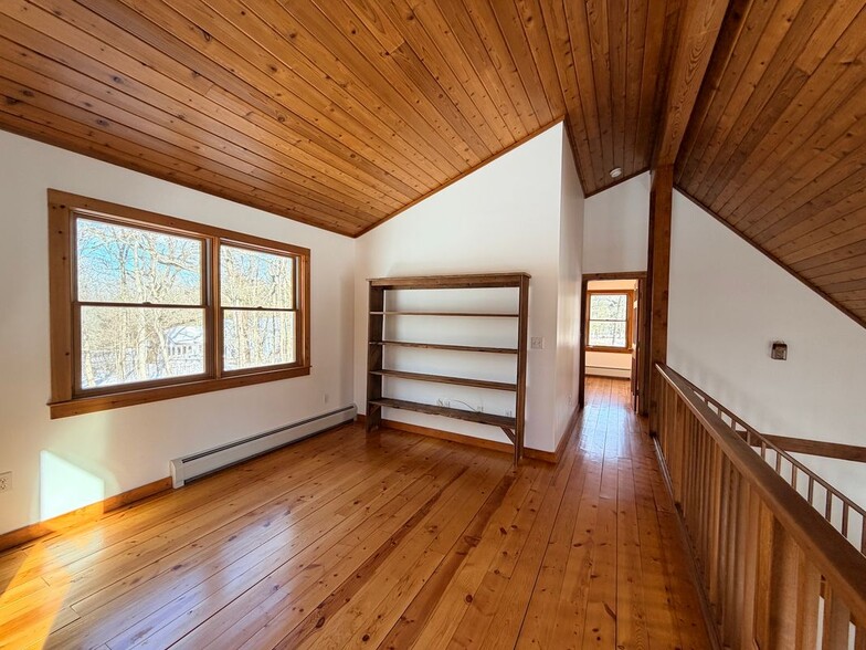 Building Photo - 249 Woodbury Rd