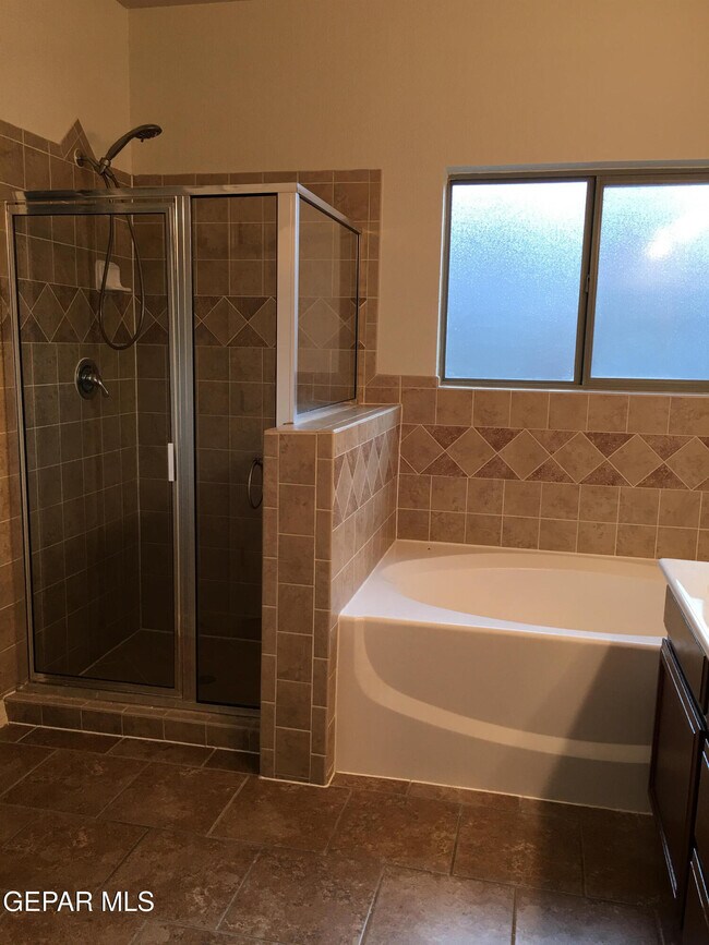 Building Photo - 14345 Apache Point Dr