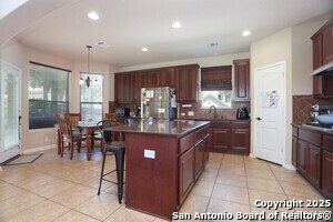 Building Photo - 611 Oxalis