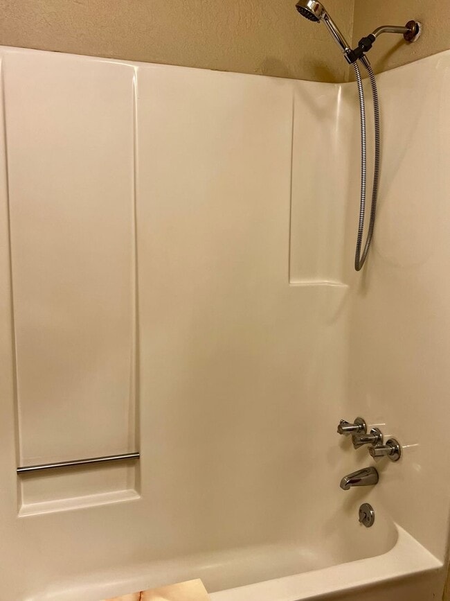 Building Photo - Great 2 Bed 2 Full Bath