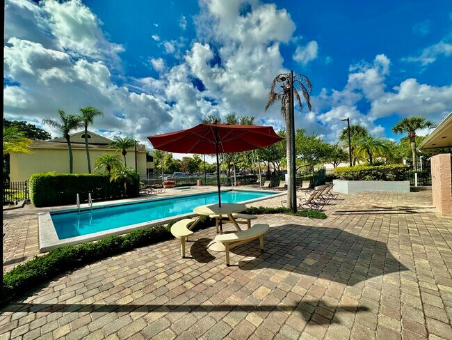 Building Photo - 661 Cypress Lake Blvd