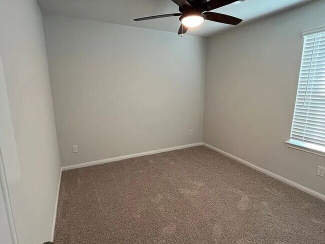 Building Photo - 973 Rice Dr