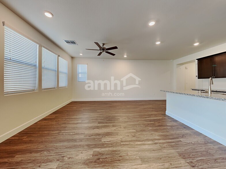 Building Photo - 4739 Tree Swing St