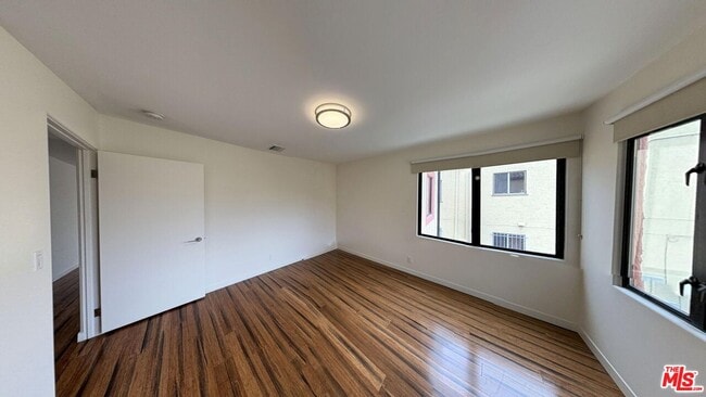Building Photo - 122 N Harper Ave