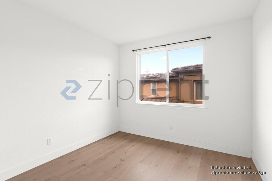 Building Photo - 1937 Cadence Ln