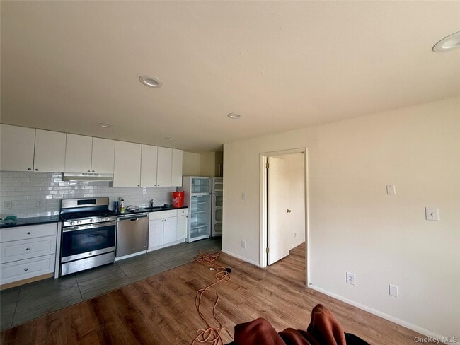 Building Photo - 765 Shore Rd