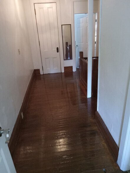 Apt 3 - upstairs hall - 523 E State St