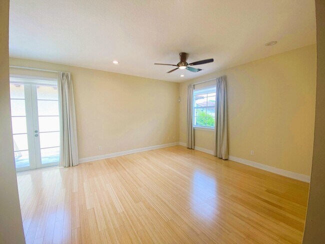 Building Photo - 50 Via Poinciana Ln